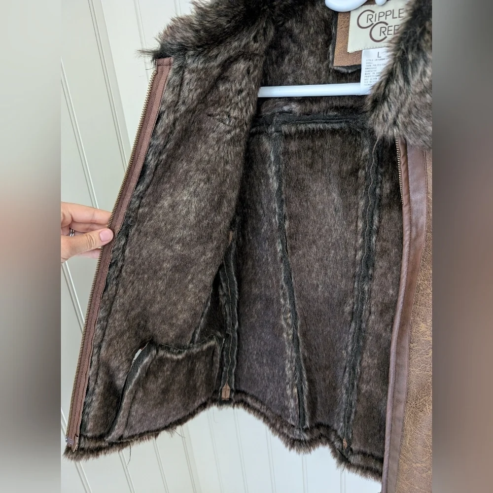 Cripple Creek faux fur vest - Picture 4 of 7